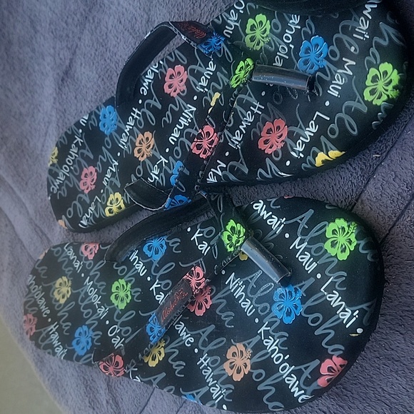 Hawaii flip flops.  9. 3 Pair Lot - Picture 1 of 11